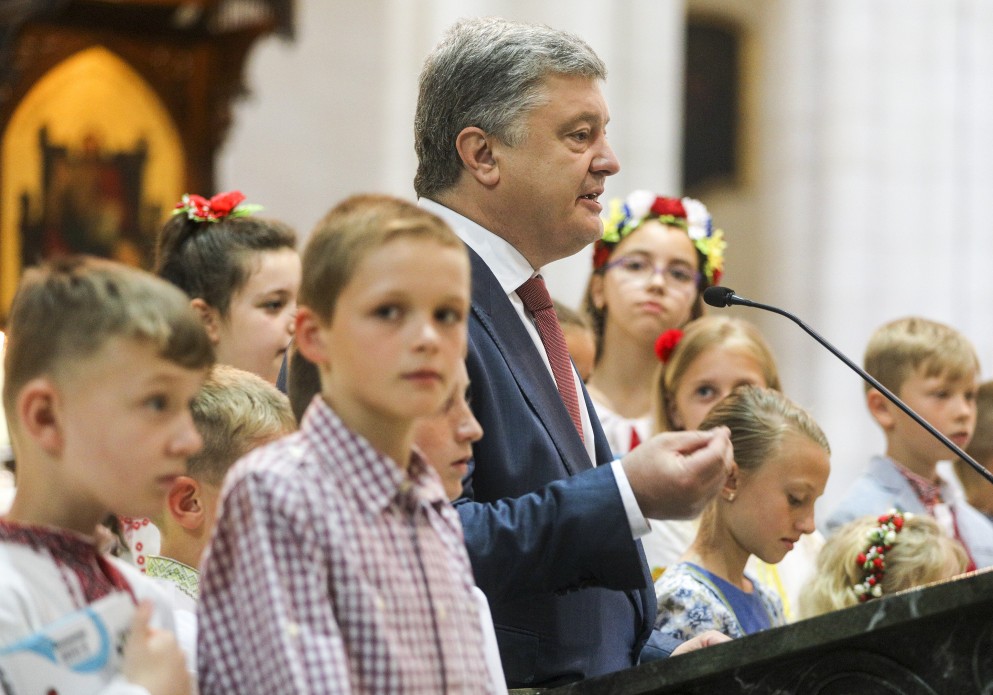 Молимося, щоб Україна отримала Томос про автокефалію Церкви – Глава держави