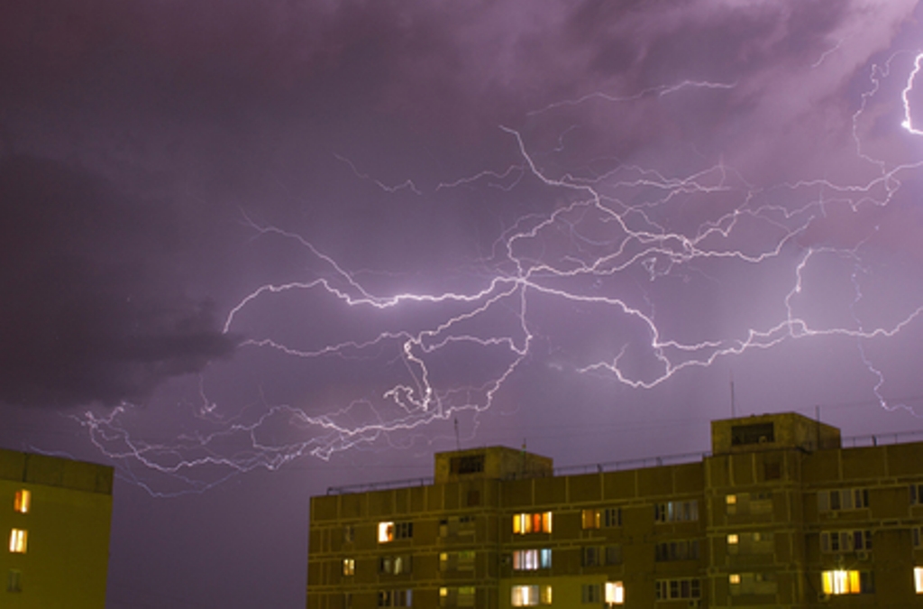 На Полтавщині оголошено штормове попередження, насувається гроза