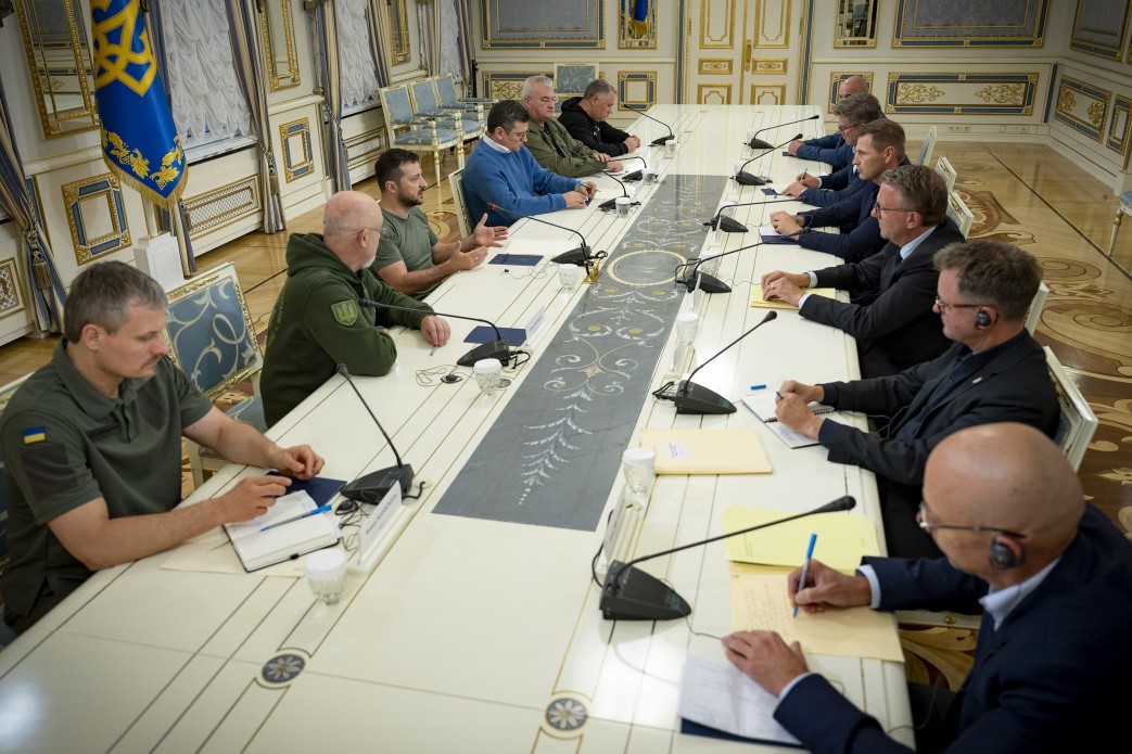 Президент України провів зустріч з міністрами оборони Данії та Естонії