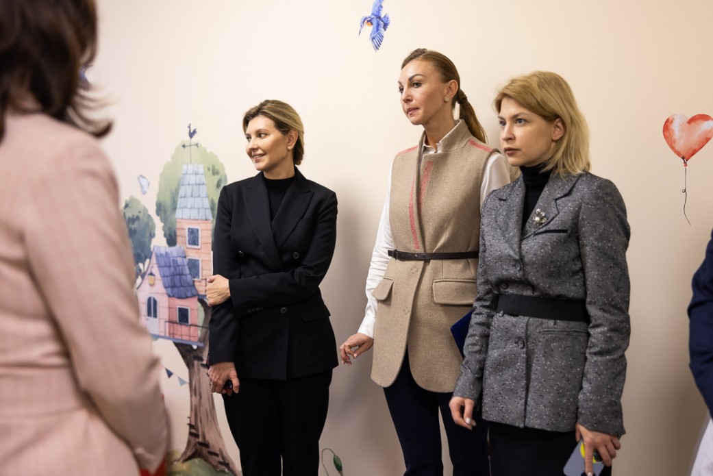 Перша леді України Олена Зеленська взяла участь у відкритті Центру допомоги врятованим у Києві